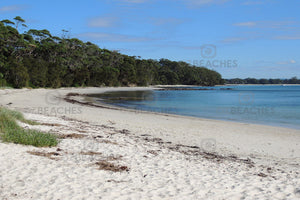 Photograph of a sunny day at Barfleur Beach in Jervis Bay on the south coast of NSW.